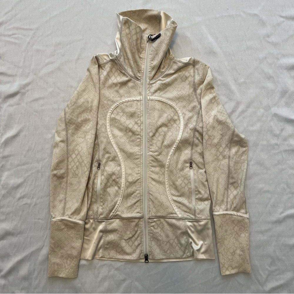 Lululemon Forme Jacket All Over Paisley Print Cream/Beige Size 8
